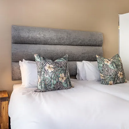 Antrim Villa By Totalstay-3